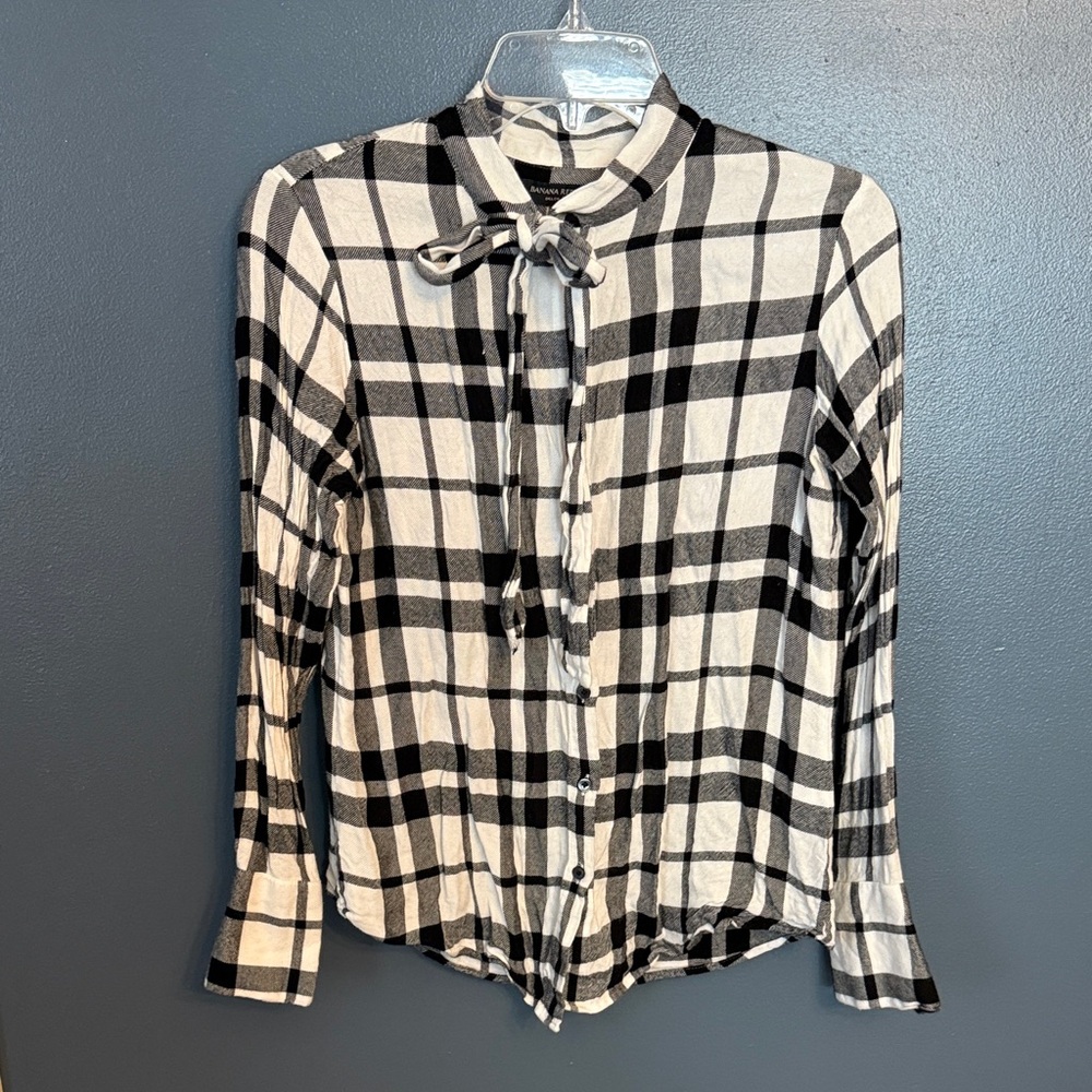 Banana Republic Black and White Plaid Button Down Shirt